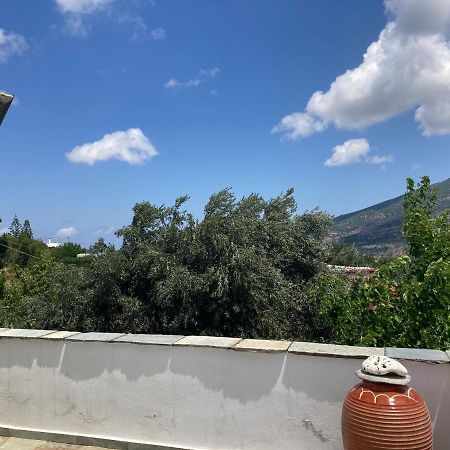 Agkyra Rooms Aladhinon Bagian luar foto