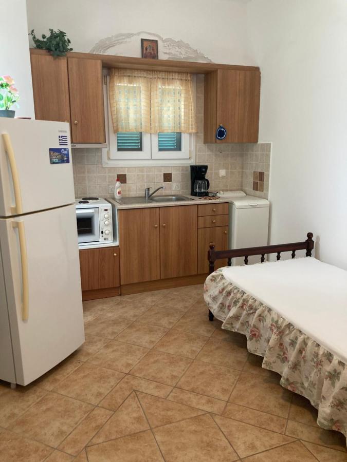 Agkyra Rooms Aladhinon Bagian luar foto
