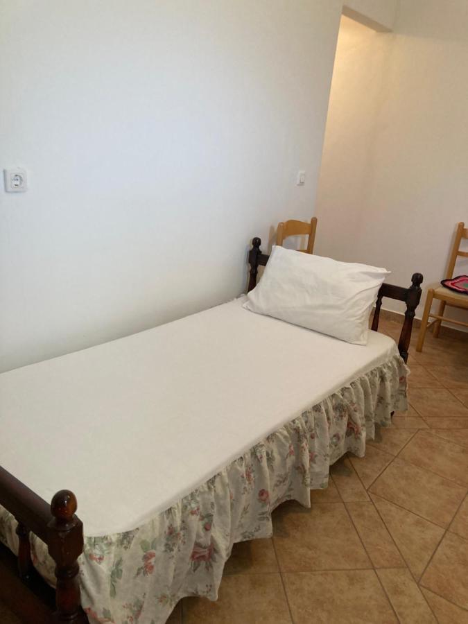 Agkyra Rooms Aladhinon Bagian luar foto
