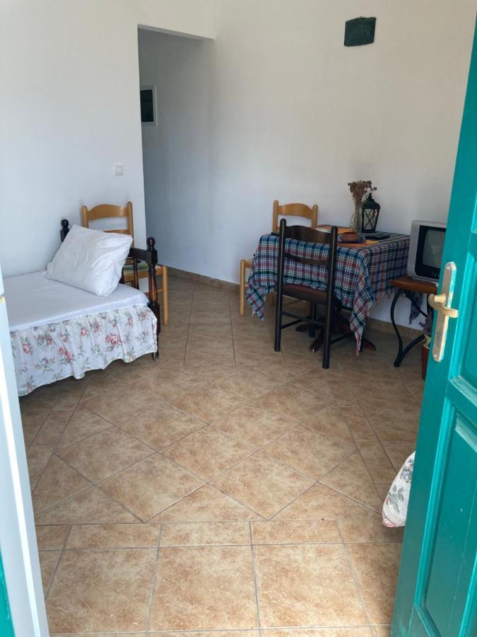 Agkyra Rooms Aladhinon Bagian luar foto