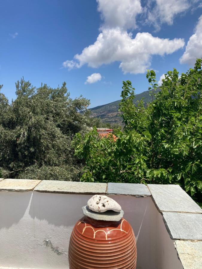Agkyra Rooms Aladhinon Bagian luar foto