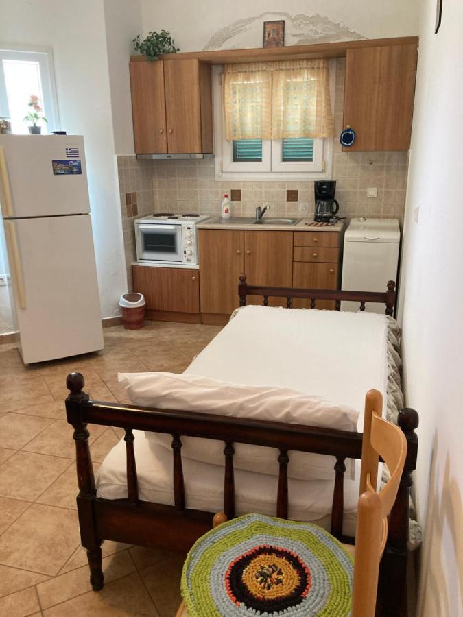 Agkyra Rooms Aladhinon Bagian luar foto